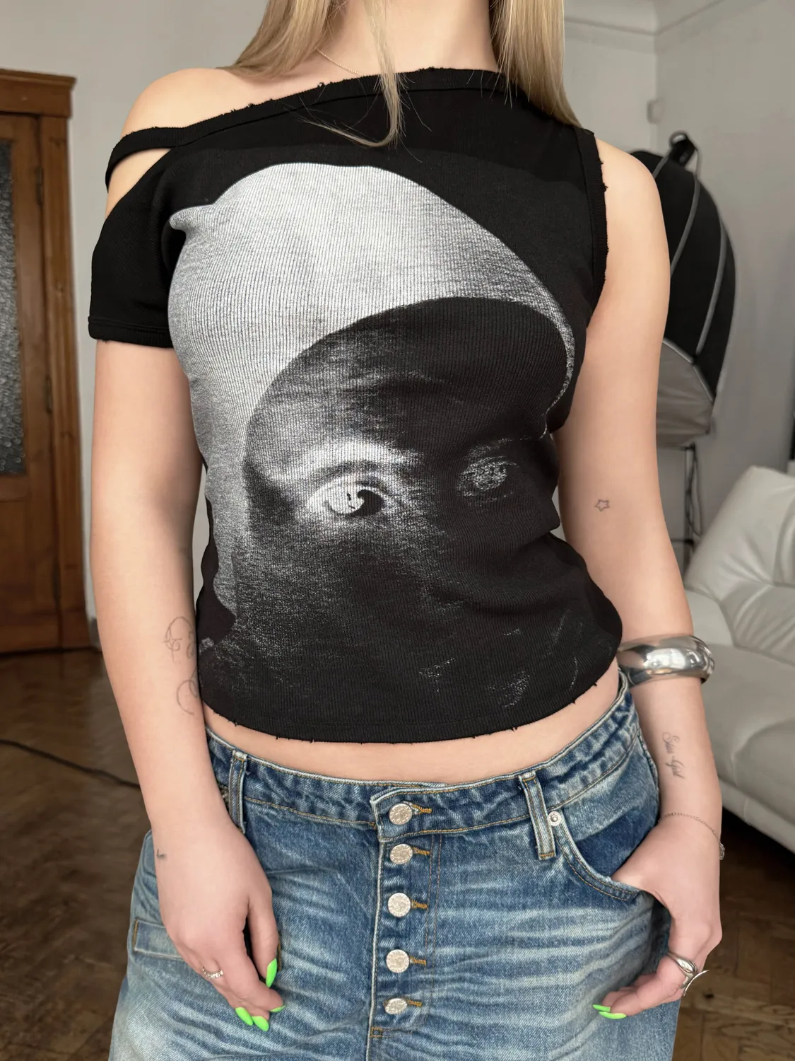 Enrage Off Shoulder Dorothy bluză neagră asimetrică