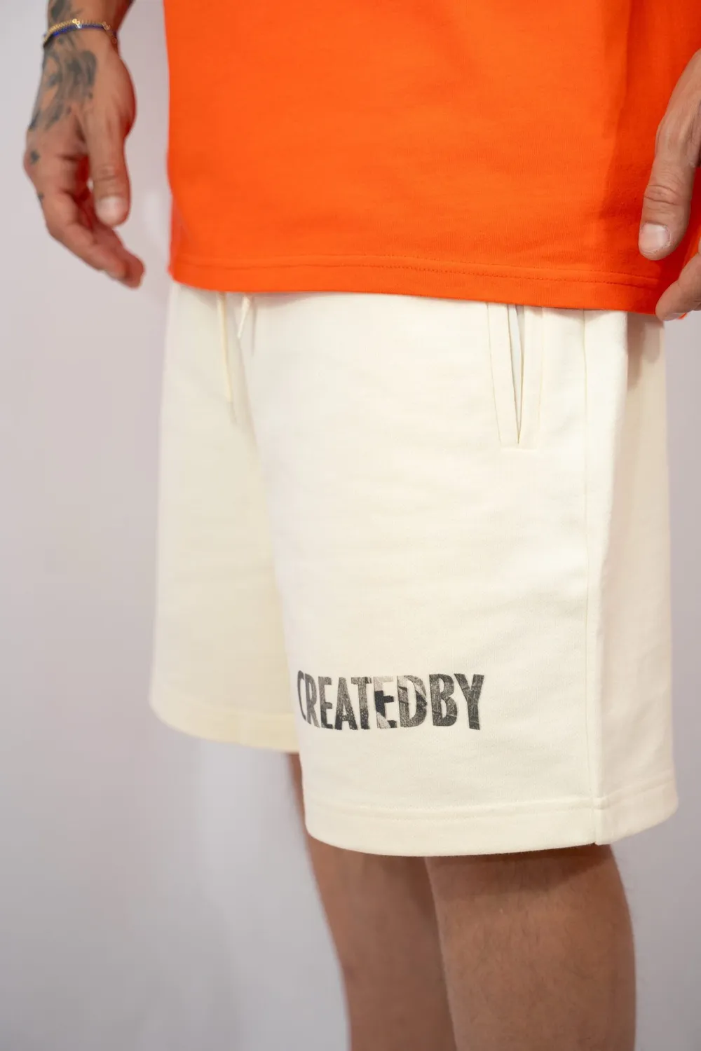 CREATEDBY Culture Cream pantaloni scurti crem lejeri