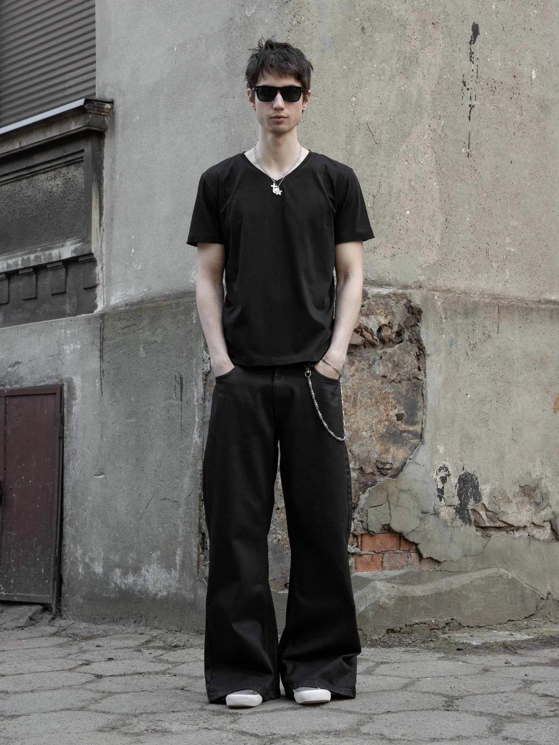 Enrage V-Neck Black tricou negru decolteu V bumbac