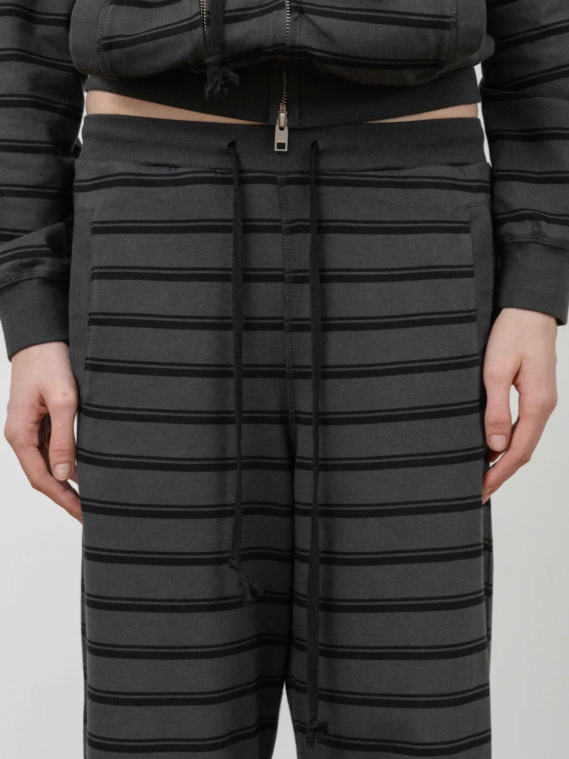 Enrage Slim pantaloni trening negri dungi bumbac