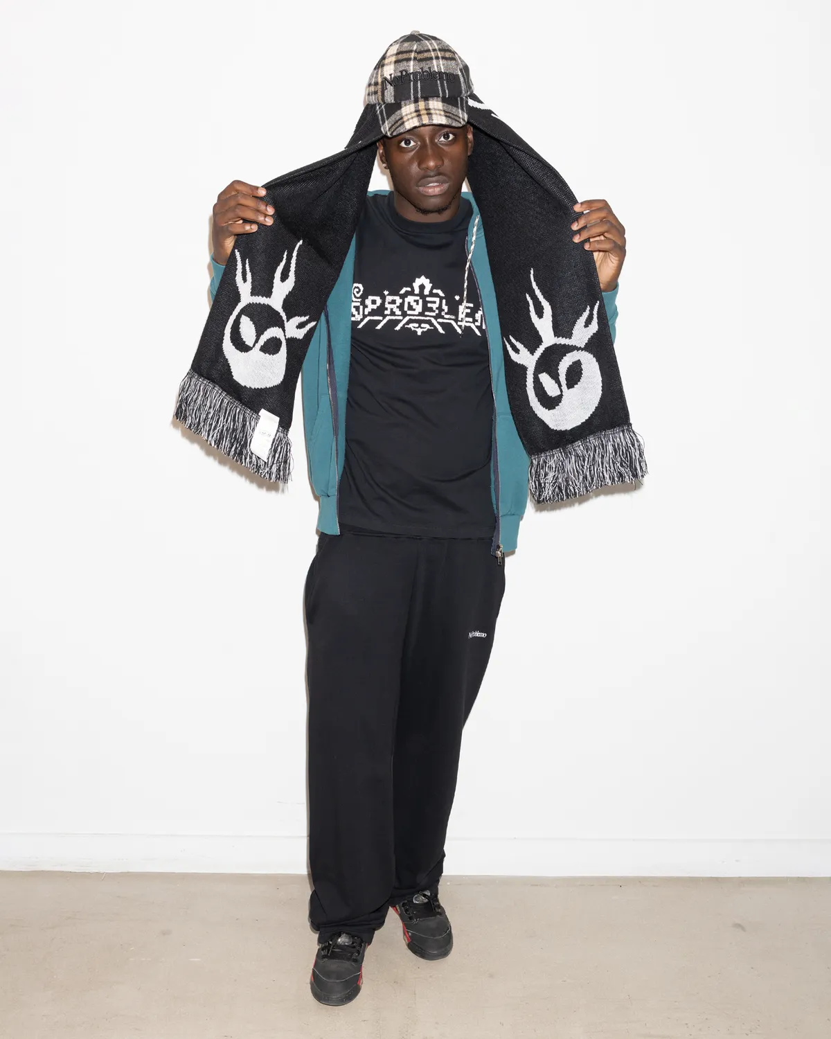 No Problemo No Yang Scarf fular negru acrilic