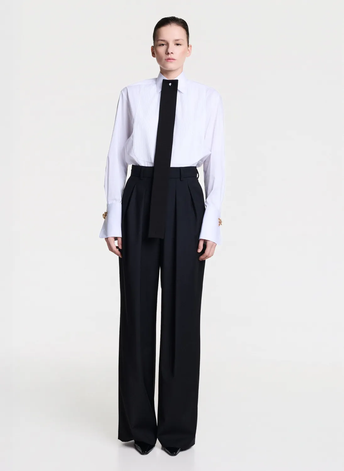 Dualitae pantaloni negri cu pense croi tailored din lana