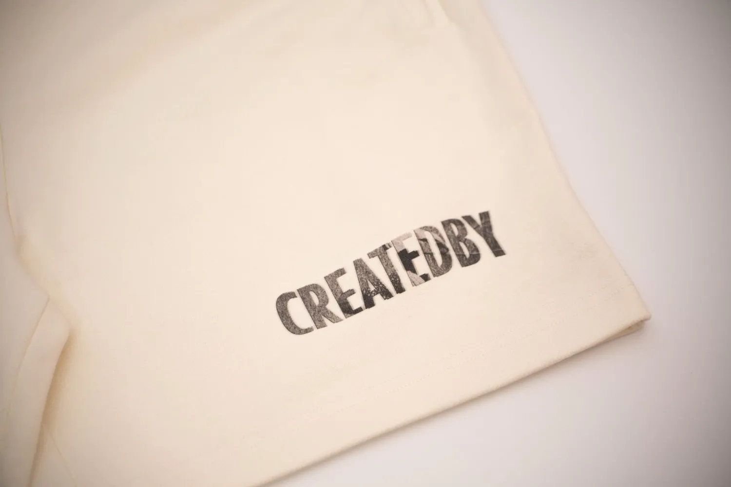 CREATEDBY Culture Cream pantaloni scurti crem lejeri