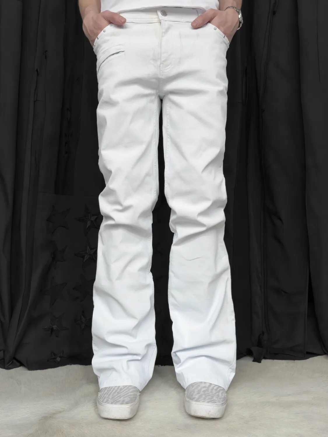 Enrage Flared Jeans blugi evazati albi cu vopsea