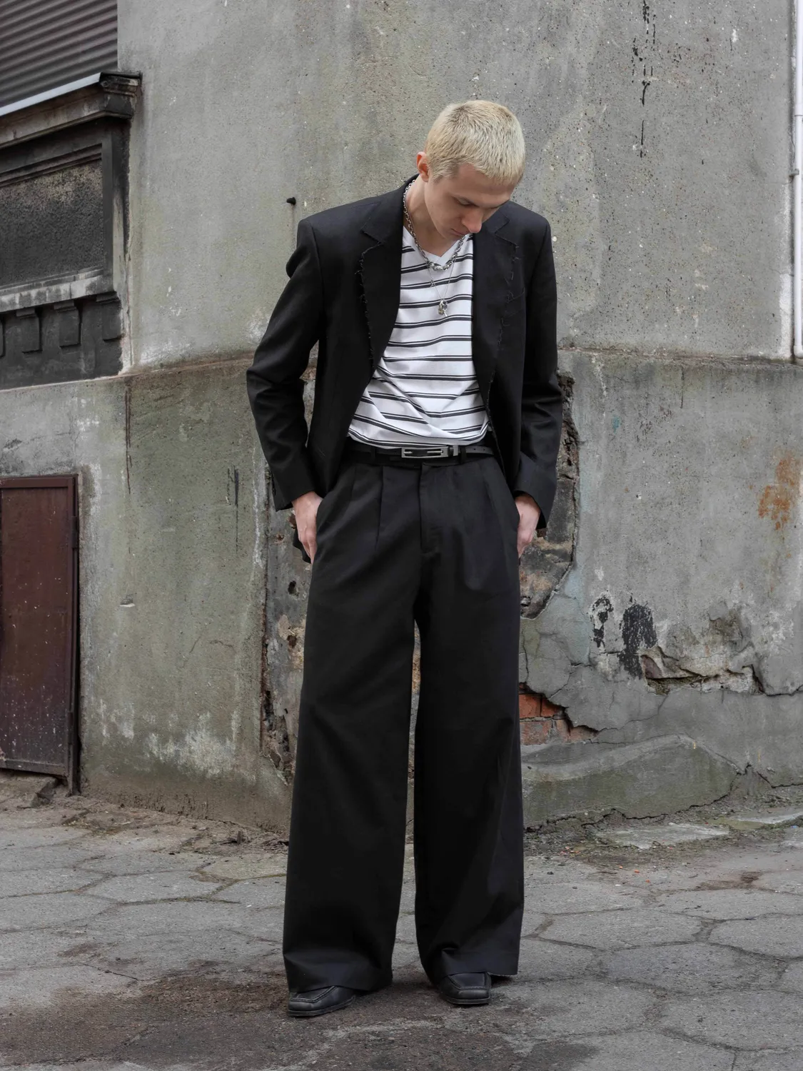 Enrage Worn Pleated Trousers pantaloni negri cu pliuri
