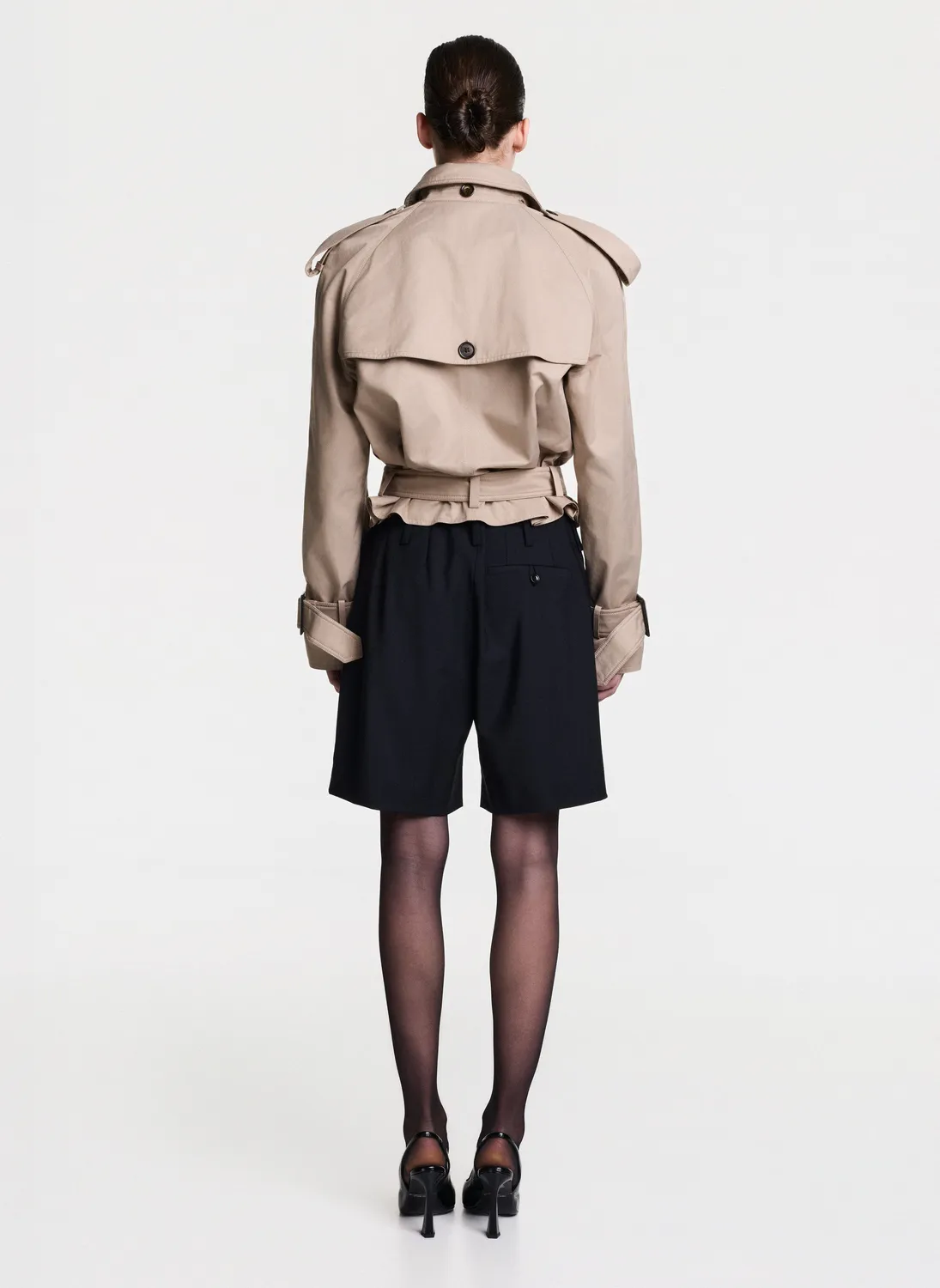 Dualitae pantaloni scurti negri cu pense marime S 36