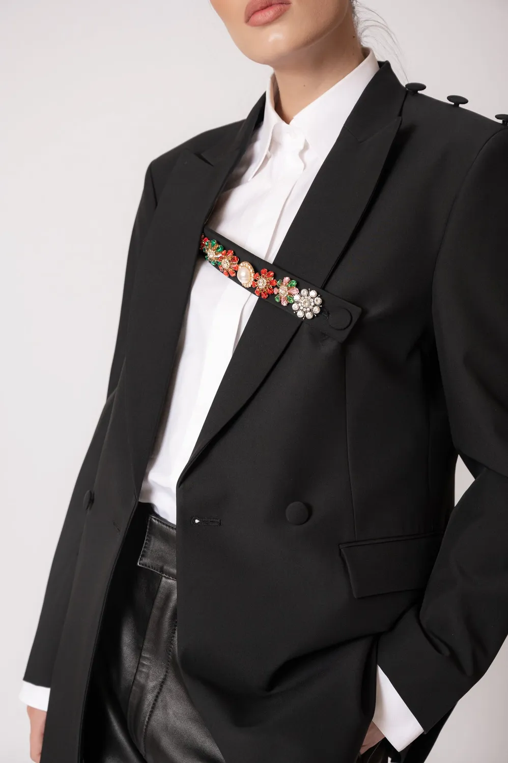 Dualitae ELECTRA accesoriu sacou dunga neagra pietre