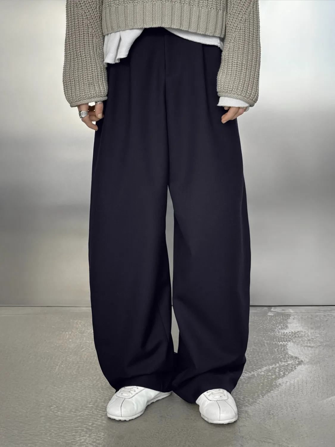 Enrage pantaloni cu pliuri bleumarin lână groasă