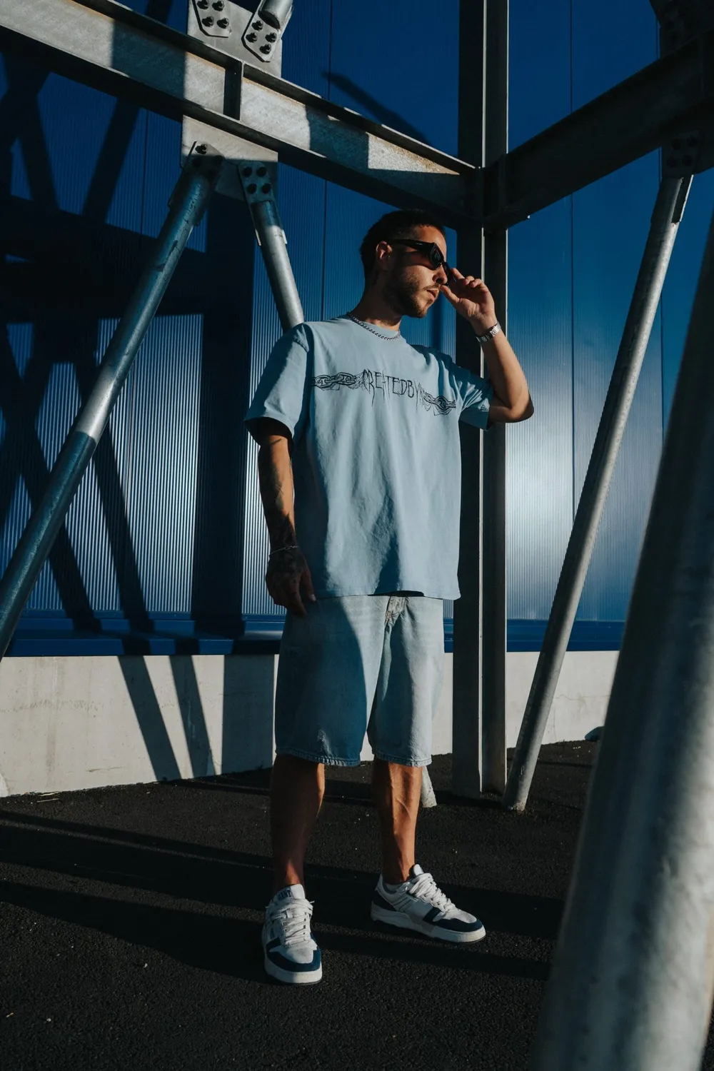 CREATEDBY Web of Chains tricou bleu deschis grafic