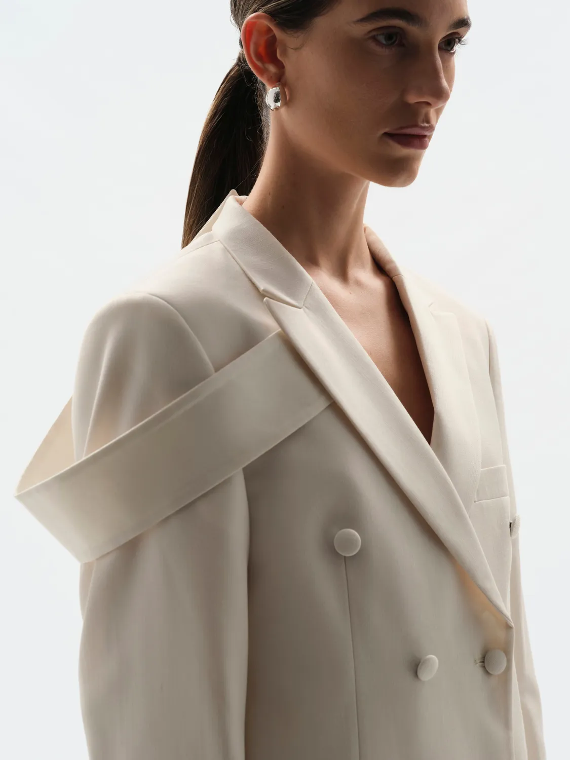 Dualitae ANNA costum dama alb unt sacou + pantaloni