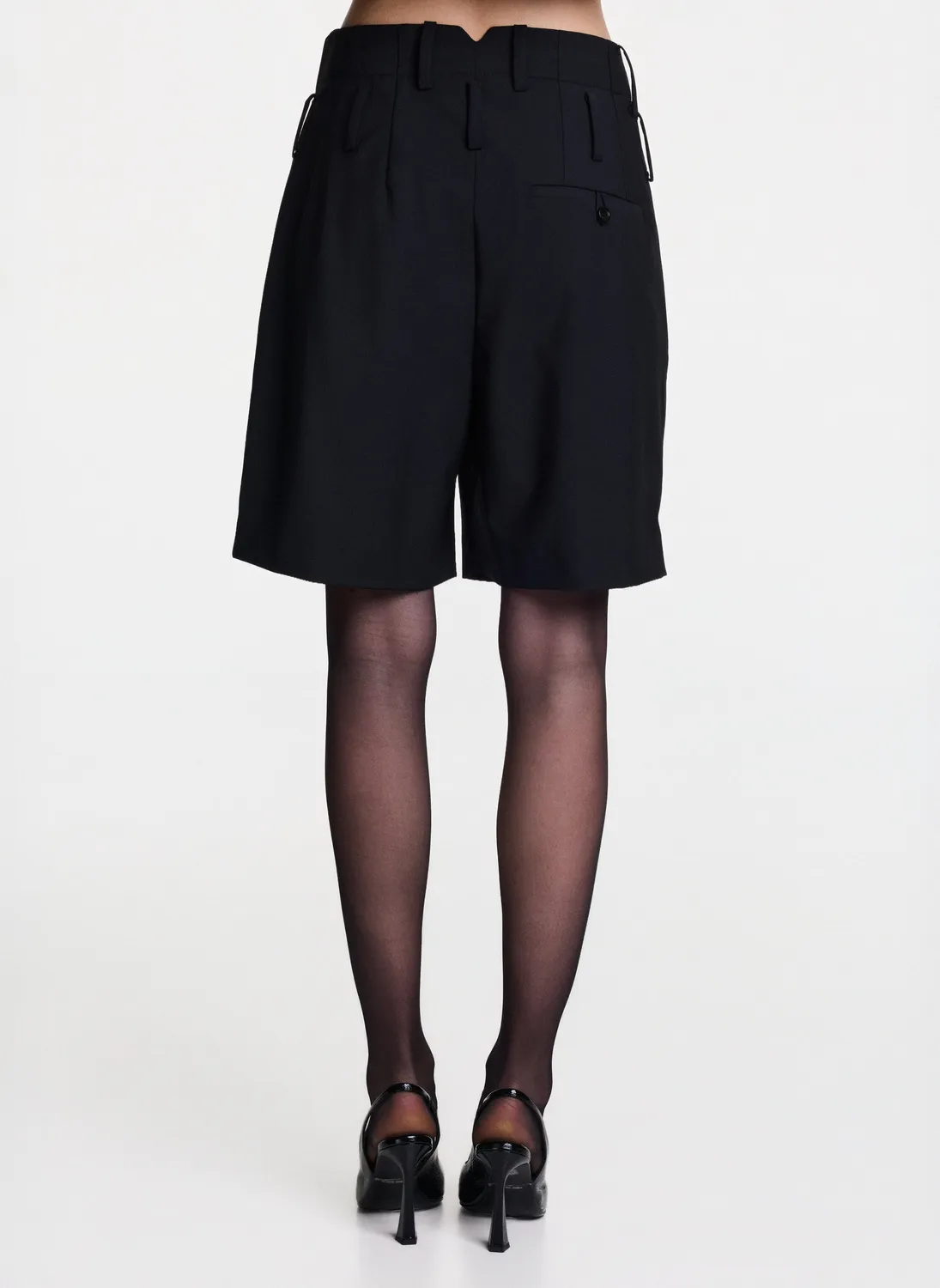 Dualitae pantaloni scurti negri cu pense marime S 36